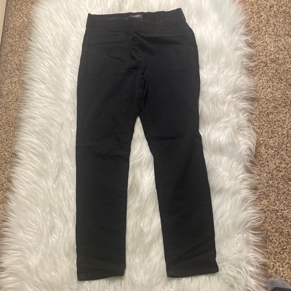 NYDJ Denim - NYDJ Skinny Ankle Pull-On Jeans
With Sideseam Slit, Size 6 petite